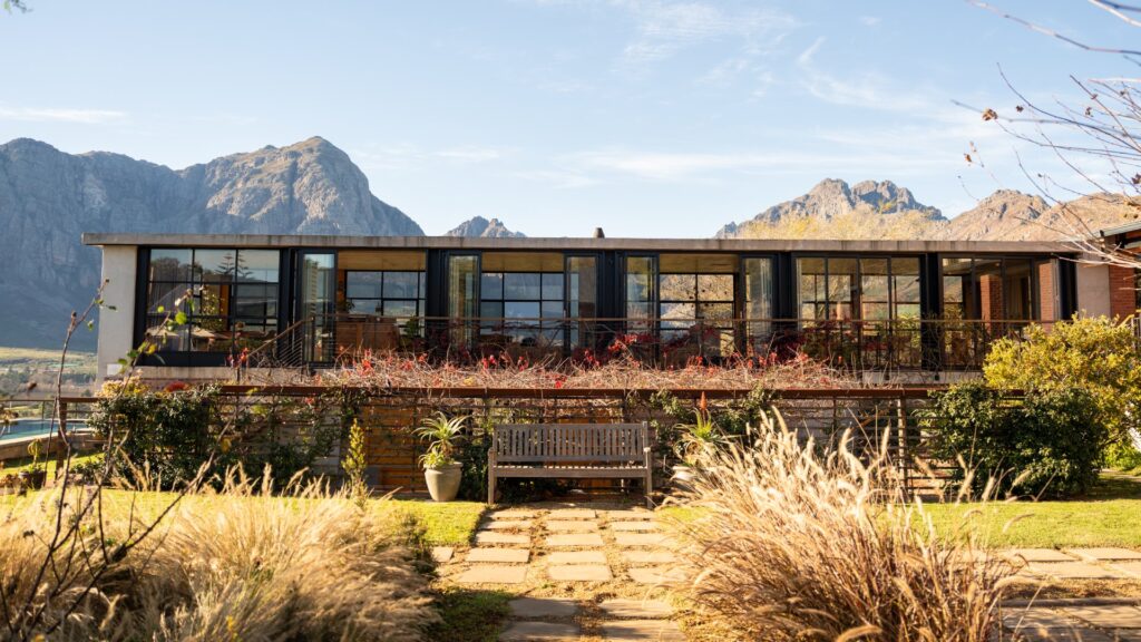 Dezeven Guest Lodge